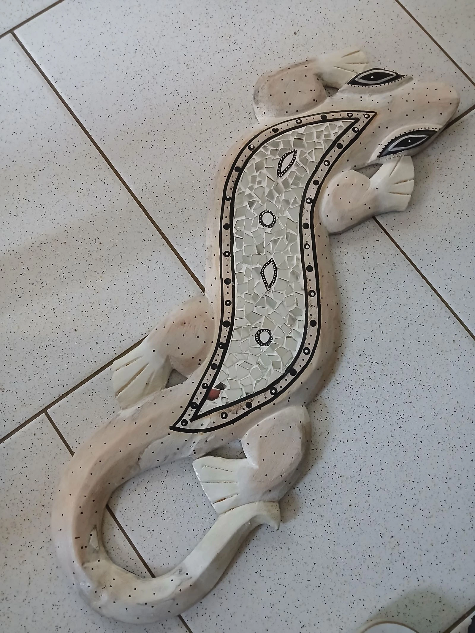 Jolie Salamandre Blanche type Deco Bali